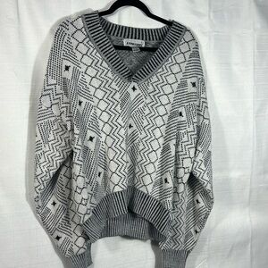 Expressions Vintage Black & White Women's Pull Over Sweater Size L